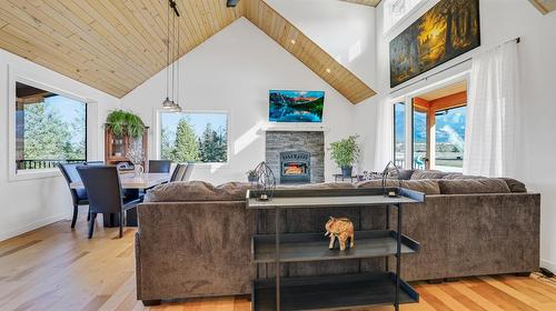 1795 Taynton Road, Windermere, BC - Indoor With Fireplace