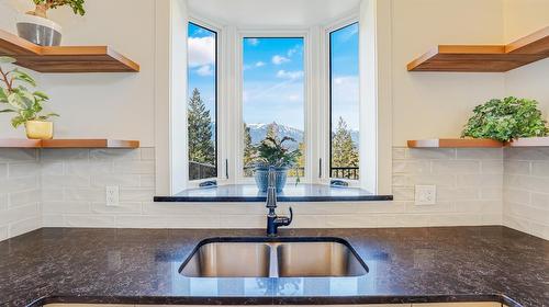 1795 Taynton Road, Windermere, BC - Indoor Photo Showing Kitchen With Double Sink