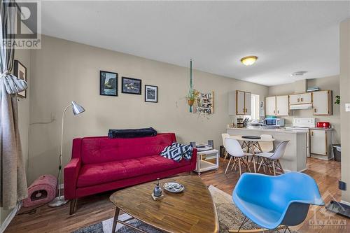 358 Winston Avenue, Ottawa, ON - Indoor Photo Showing Living Room