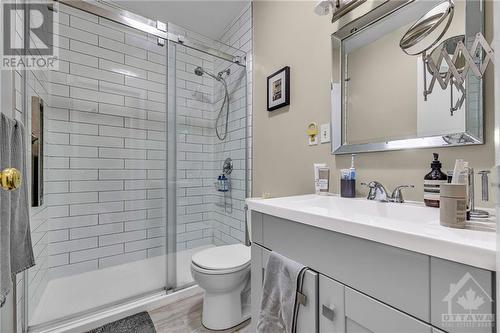 358 Winston Avenue, Ottawa, ON - Indoor Photo Showing Bathroom