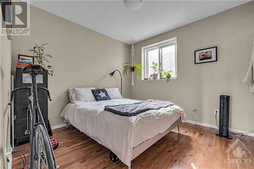 358 Winston Avenue, Ottawa, ON - Indoor Photo Showing Bedroom