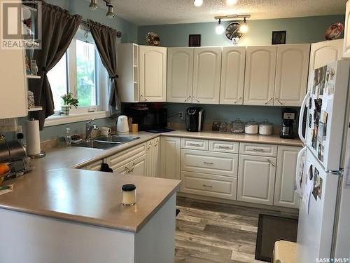 Hamlet Of Highgate, Battle River Rm No. 438, SK - Indoor Photo Showing Kitchen With Double Sink