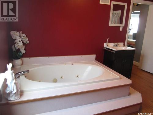 246 14Th Street W, Prince Albert, SK - Indoor Photo Showing Bathroom