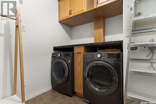 903 1901 Victoria Avenue, Regina, SK - Indoor Photo Showing Laundry Room