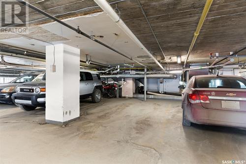 903 1901 Victoria Avenue, Regina, SK - Indoor Photo Showing Garage