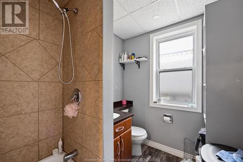 3021 Walker Road, Windsor, ON - Indoor Photo Showing Bathroom