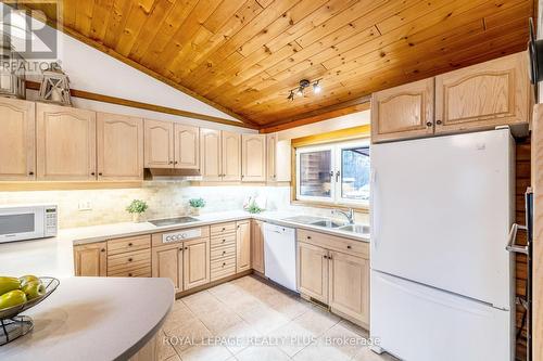 14188 Winston Churchill Blvd, Caledon, ON - Indoor Photo Showing Kitchen With Double Sink