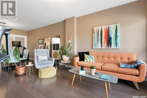 203 2300 Broad Street, Regina, SK - Indoor Photo Showing Living Room
