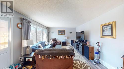 105 Dorchester Place, Moosomin, SK - Indoor Photo Showing Living Room