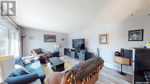105 Dorchester Place, Moosomin, SK - Indoor Photo Showing Living Room