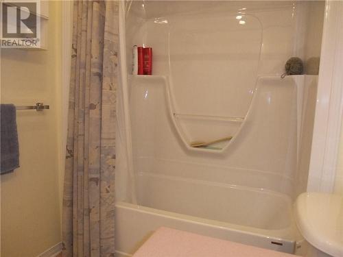 One piece composite shower. - 72 Lorne Street N, Renfrew, ON - Indoor Photo Showing Bathroom