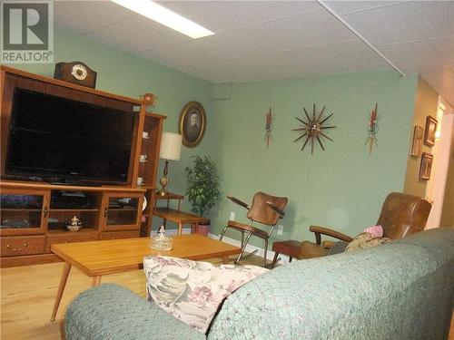 With some exceptions most furniture stays! - 72 Lorne Street N, Renfrew, ON - Indoor Photo Showing Living Room