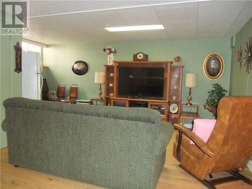 Family room with a window for natural light. - 72 Lorne Street N, Renfrew, ON - Indoor