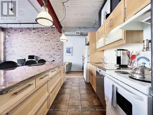 115 - 365 Dundas Street E, Toronto, ON - Indoor Photo Showing Kitchen