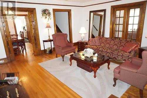 444 Main St, Temiskaming Shores, ON - Indoor Photo Showing Living Room