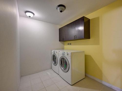 Salle de lavage - 3123 Rue De L'Orchidée, Sainte-Marthe-Sur-Le-Lac, QC - Indoor Photo Showing Laundry Room