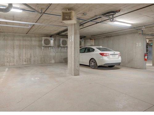 Garage - 3-452 Rue Main, Hudson, QC - Indoor Photo Showing Garage