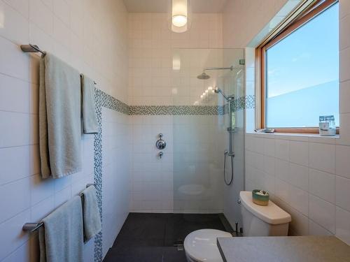 3818 Albrecht Road, Naramata, BC - Indoor Photo Showing Bathroom
