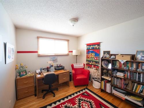360 Mccurdy Road, Kelowna, BC - Indoor Photo Showing Office
