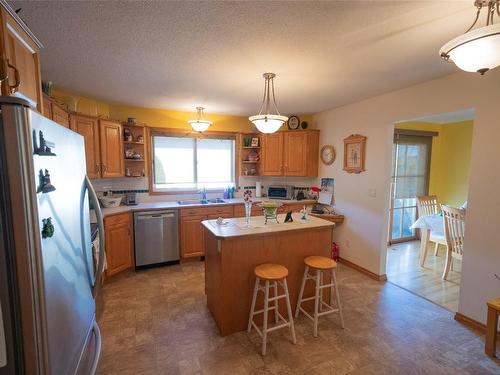 360 Mccurdy Road, Kelowna, BC - Indoor Photo Showing Kitchen