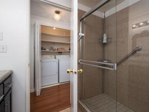 6-1481 Inkar Road, Kelowna, BC - Indoor Photo Showing Laundry Room