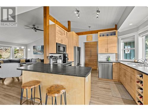 7815 Columbia Drive, Anglemont, BC - Indoor Photo Showing Kitchen