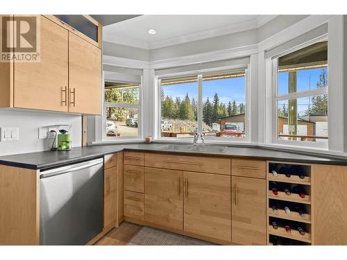 7815 Columbia Drive, Anglemont, BC - Indoor Photo Showing Kitchen