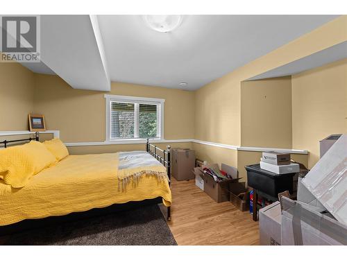 7815 Columbia Drive, Anglemont, BC - Indoor Photo Showing Bedroom