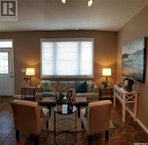 560 Toronto Street, Regina, SK - Indoor Photo Showing Living Room