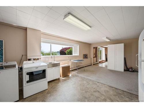 10655 Blue Heron Rd, North Saanich, BC - Indoor Photo Showing Laundry Room
