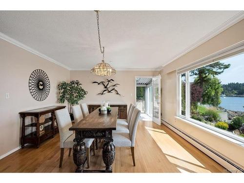 10655 Blue Heron Rd, North Saanich, BC - Indoor Photo Showing Dining Room
