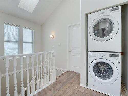 12-1010 Pembroke St, Victoria, BC - Indoor Photo Showing Laundry Room
