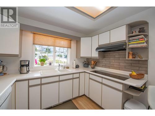 1038 11 Avenue Unit# 15, Vernon, BC - Indoor Photo Showing Kitchen