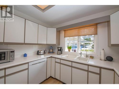 1038 11 Avenue Unit# 15, Vernon, BC - Indoor Photo Showing Kitchen With Double Sink