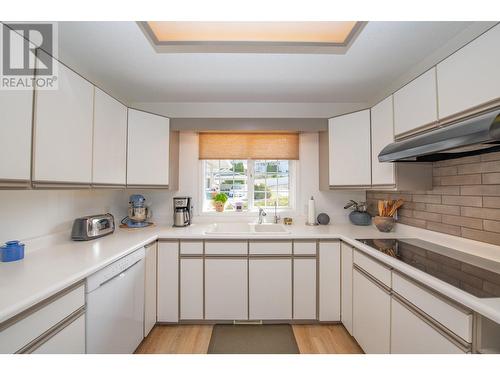 1038 11 Avenue Unit# 15, Vernon, BC - Indoor Photo Showing Kitchen