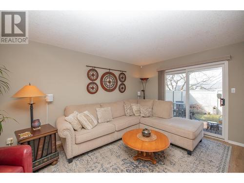 1038 11 Avenue Unit# 15, Vernon, BC - Indoor Photo Showing Living Room