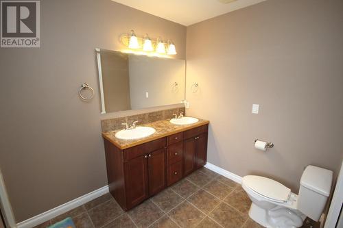 6109 Saint Martin Place, Oliver, BC - Indoor Photo Showing Bathroom