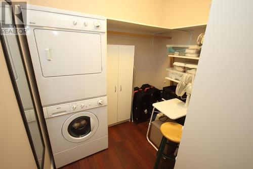 6109 Saint Martin Place, Oliver, BC - Indoor Photo Showing Laundry Room