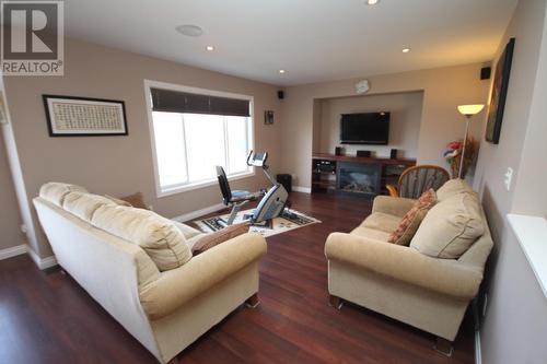 6109 Saint Martin Place, Oliver, BC - Indoor Photo Showing Living Room