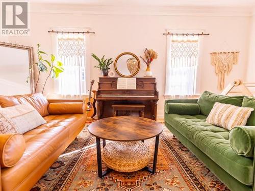 4620 Redonda Ave, Powell River, BC - Indoor Photo Showing Living Room