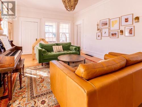 4620 Redonda Ave, Powell River, BC - Indoor Photo Showing Living Room