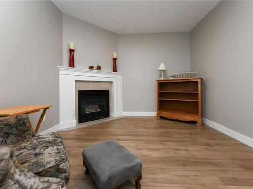 27-3100 Kensington Cres, Courtenay, BC - Indoor Photo Showing Living Room With Fireplace