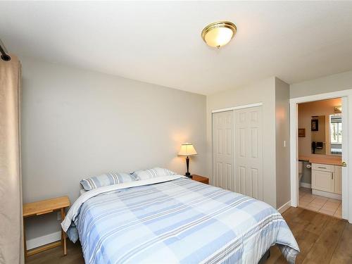 27-3100 Kensington Cres, Courtenay, BC - Indoor Photo Showing Bedroom