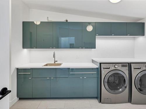 57 Murphy St, Campbell River, BC - Indoor Photo Showing Laundry Room