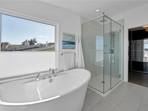 57 Murphy St, Campbell River, BC - Indoor Photo Showing Bathroom