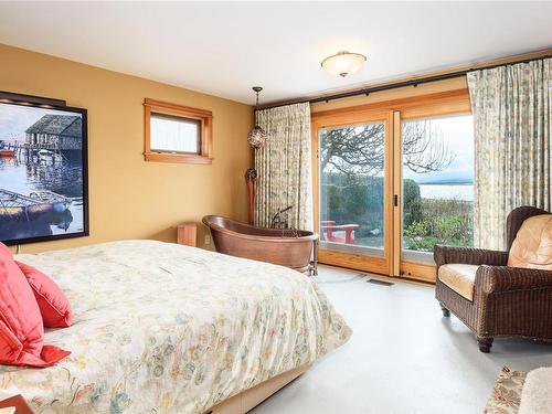 57 Jane Pl, Comox, BC - Indoor Photo Showing Bedroom