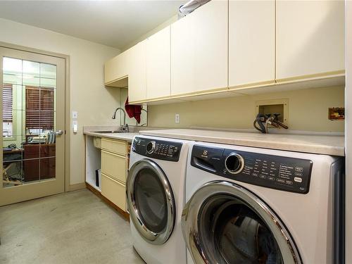 57 Jane Pl, Comox, BC - Indoor Photo Showing Laundry Room