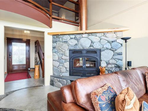 57 Jane Pl, Comox, BC - Indoor Photo Showing Living Room With Fireplace
