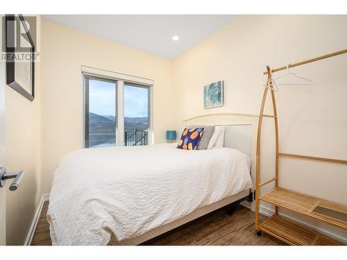9607 Eastside Road, Vernon, BC - Indoor Photo Showing Bedroom