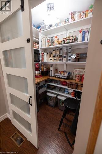 Pantry - 160 4Th Avenue, Hanover, ON - Indoor
